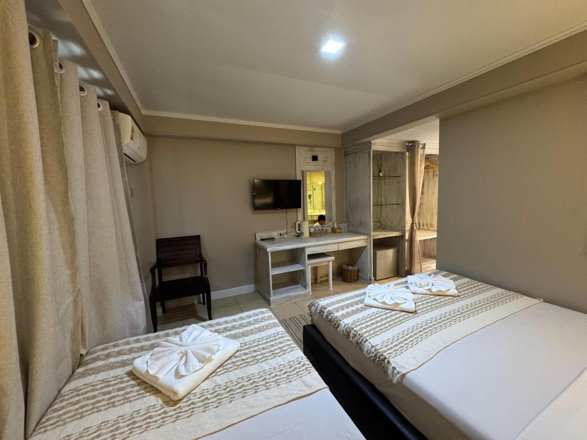 The Taksim Patong Beach Hotel Екстериор снимка